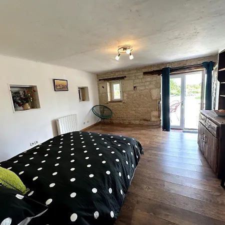 Esprit Charentais - The Byre Couette-café *